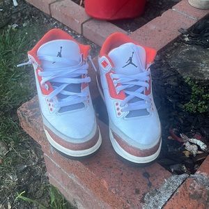 Boys size 5.5 worn very lightly. Spent a lot but my son grows fast. Jordans